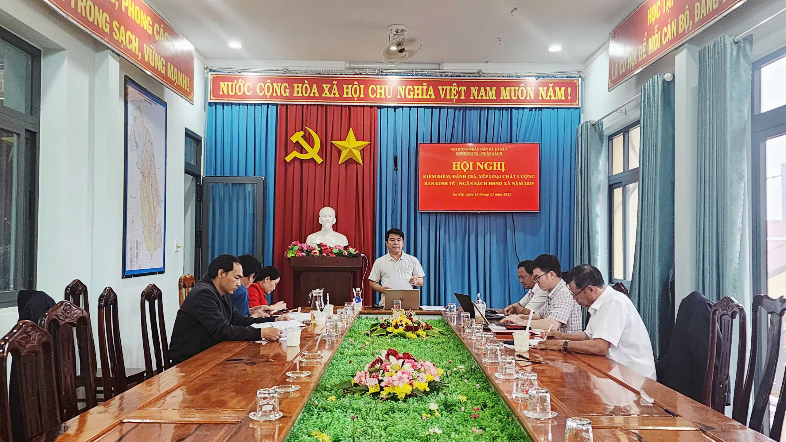 Ban Kinh tế – Ngân sách HĐND xã Ea Kly tổ chức Hội nghị kiểm điểm, đánh giá, xếp loại chất lượng năm 2025